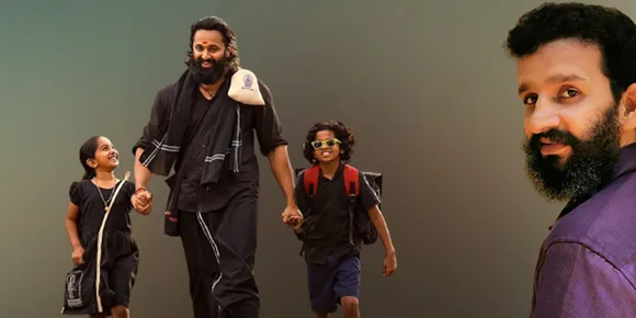 അയ്യപ്പനായി വന്നത് കേരളപൊലീസാണെന്നു കാണിക്കലാണോ രക്ഷകനായ പൊലീസായി വന്നതും ഞാൻ തന്നെയാണെന്ന് പറയുന്ന അയ്യപ്പനെ കാണിച്ചു തരുന്നതാണോ ഒരു ഭക്തി സിനിമയിൽ വേണ്ടത് ? മാളികപ്പുറം സിനിമയുടെ സംവിധായകനും കഥാകാരനും കൂട്ടുത്തരവാദിത്തത്തോടെ ഉത്തരം പറയേണ്ടുന്ന ചോദ്യമാണിത്... (പ്രതികരണം)