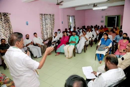 ലോകം മുഴുവൻ പ്രതീക്ഷാ നിർഭരമായി ആദരിക്കുന്ന ഭാരതത്തിന്റെ ദേശീയ പതാകയുടെ മൂല്യം ചോർത്തിക്കളയാനുള്ള നീക്കത്തിൽ നിന്ന് കേന്ദ്ര സർക്കാർ പിന്തിരിയണം - കെപിസിസി ഗാന്ധിദര്‍ശന്‍ സമിതി സംസ്ഥാന പ്രസിഡന്‍റ് വി.സി.കബീര്‍ മാസ്റ്റര്‍