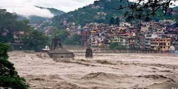 മഴയിൽ മുങ്ങി ഉത്തരേന്ത്യ: കരകവിഞ്ഞ് യമുന, നിരവധി പ്രദേശങ്ങൾ വെള്ളത്തിനടിയിൽ