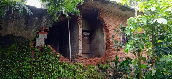 പെരുമഴ: ചാത്തന്നൂരിൽ വീടിന്റെ ഭിത്തി ഇടിഞ്ഞുവീണു