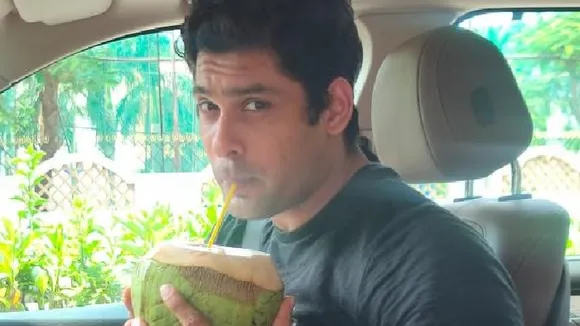 സിദ്ധാര്‍ഥ് ശുക്ലയോട് അമിതമായി വ്യായാമം ചെയ്യരുതെന്ന് ഡോക്ടര്‍മാര്‍ നിര്‍ദേശിച്ചിരുന്നു; എല്ലാദിവസവും വ്യായാമത്തിനും ധ്യാനത്തിനുമായി സിദ്ധാര്‍ഥ് നീക്കിവെച്ചിരുന്നത്  മൂന്ന് മണിക്കൂര്‍; സ്വന്തം ആരോഗ്യത്തെ കുറിച്ച് നടന്‍ എപ്പോഴും ആകുലപ്പെട്ടിരുന്നുവെന്ന് റിപ്പോര്‍ട്ട്‌