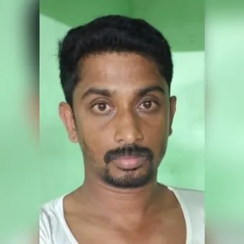 സിമന്റ് കമ്പനിയുടെ എക്‌സിക്യൂട്ടീവെന്ന വ്യാജേന കെട്ടിട നിര്‍മ്മാണ സ്ഥലങ്ങളിലെത്തി വില കുറച്ച് സിമന്റ് ഇറക്കി തരാമെന്ന് വിശ്വസിപ്പിച്ച് പണം തട്ടി മുങ്ങിയ യുവാവ് അറസ്റ്റില്‍