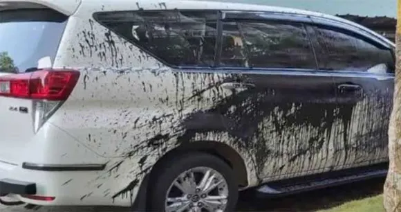 ജ​സ്ന തി​രോ​ധാ​നം: ഹൈ​ക്കോ​ട​തി ജ​ഡ്ജി​യു​ടെ കാ​റി​നു നേ​രെ ക​രി ഓ​യി​ല്‍ പ്ര​യോ​ഗം