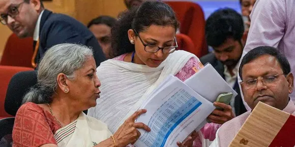 കാന്‍സറിനും അപൂര്‍വ രോഗങ്ങള്‍ക്കുമുള്ള മരുന്നുകളുടെ വില കുറയും; ഓണ്‍ലൈന്‍ ഗെയിമിങിന് 28% ജിഎസ്ടി ഏര്‍പ്പെടുത്തും; തിയേറ്ററിലെ ഭക്ഷണം റസ്റ്റോറന്റ് വിലയ്ക്ക് ലഭ്യാകും: ജിഎസ്ടി കൗണ്‍സില്‍ തീരുമാനം