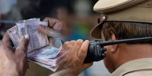 ഉത്തരേന്ത്യൻ സംസ്ഥാനങ്ങളെ വെല്ലുന്ന അഴിമതിയുടെ കൂടാരമാവുകയാണോ കേരളം. കൈക്കൂലിക്കേസുകൾ കൈയോടെ പിടികൂടി വശംകെട്ട് വിജിലൻസ്. ആദ്യ ആറുമാസം കൊണ്ട് 33 കൈക്കൂലിക്കേസുകൾ കെണിയൊരുക്കി പിടിച്ചു. കേരളത്തിലെ അഴിമതിക്കേസുകൾ സർവകാല റെക്കോർഡിലേക്ക്. മനോജ് എബ്രഹാമിന്റെ നേതൃത്വത്തിൽ സടകുടഞ്ഞ് വിജിലൻസ്