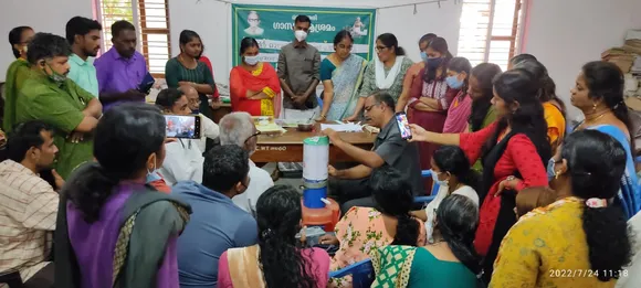 പ്ലാസ്റ്റിക്ക് ക്യാരിബാഗിന്റെ നിരോധനം നടപ്പിലാക്കുമ്പോൾ പകരം നൽകാനാവുന്ന പേപ്പർബാഗ് നിർമ്മാണത്തിൽ പരിശീലനം നൽകി