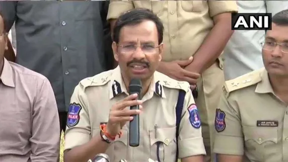 ഹൈദരാബാദ് ഏറ്റുമുട്ടൽ സിനിമയാകുന്നു: ഐ.പി.എസ് ഓഫീസറുടെ റോളിലേക്ക് പരിഗണിക്കുന്നത് ചിരഞ്ജീവി മുതല്‍ മഹേഷ് ബാബുവരെയുള്ള സൂപ്പര്‍ താരങ്ങളെ