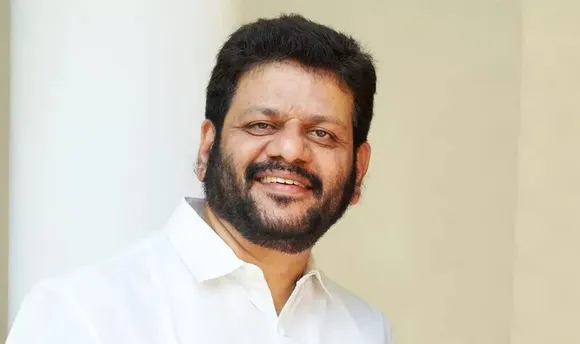 ഒറ്റപ്പാലം താലൂക്ക് ആശുപത്രിയിലെ വാക്സിനേഷൻ കേന്ദ്രത്തിൽ ക്രമക്കേട് നടന്നിട്ടുണ്ടെങ്കിൽ അത് അന്വേഷിക്കാൻ ജില്ലാ മെഡിക്കൽ ഓഫീസർക്ക് നിർദ്ദേശം നൽകും - വി.കെ ശ്രീകണ്ഠന്‍ എംപി