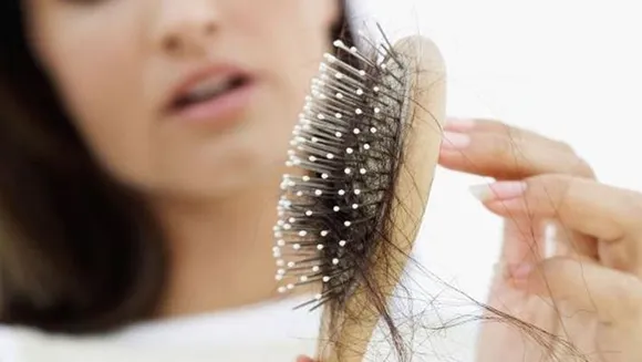 മുടികൊഴിച്ചിൽ കുറയ്ക്കണോ; വീട്ടിലുണ്ട് നാല് വഴികൾ 