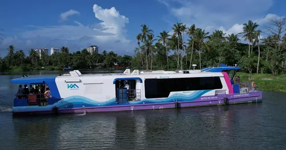 കൊച്ചി വാട്ടര്‍ മെട്രോ ഉദ്ഘാടനം തിരുവനന്തപുരത്ത്; പ്രതിഷേധവുമായി ഹൈബി ഈഡന്‍