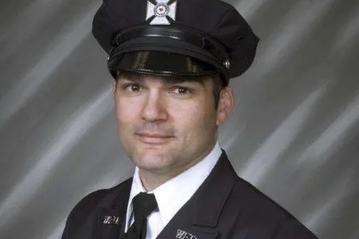 വോര്‍സെസ്റ്റിൽ ആളി കത്തുന്ന തീയ്യില്‍ നിന്നും രണ്ട് പ്രവര്‍ത്തകരെ രക്ഷിച്ച് ലഫ്റ്റനന്റ് മരണത്തിന് കീഴടങ്ങി