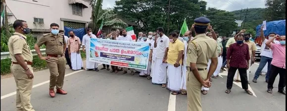 ഇന്ധന വിലവർധനവിനെതിരെ ദേശിയ പാത ഉപരോധിച്ച് വെൽഫെയർ പാർട്ടി 