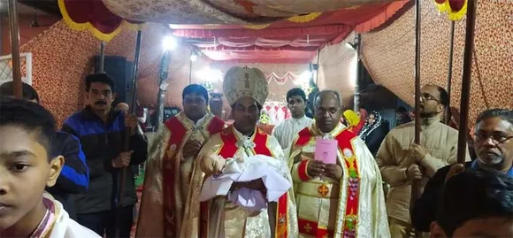 ക്രിസ്തുമസിന് ഡൽഹിയിലെ കൊടും ശൈത്യത്തെ അവഗണിച്ച് ദേവാലയങ്ങളിലെ തിരുക്കർമ്മങ്ങൾക്ക് നൂറുകണക്കിന് വിശ്വാസികള്‍ പങ്കെടുത്തു