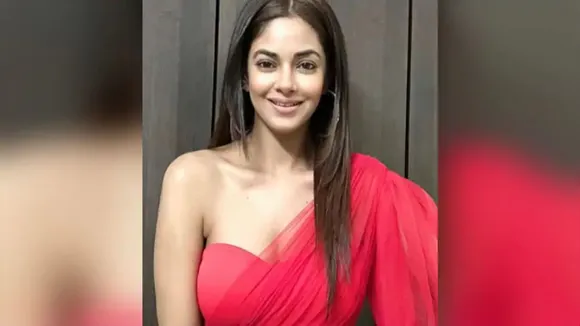 നിയമവിരുദ്ധമെങ്കില്‍ കഞ്ചാവ് ഓയില്‍ ഓണ്‍ലൈനില്‍ ഇത്ര സുലഭമാവുന്നത് എങ്ങനെ? ; സംശയിച്ച് മീരാ ചോപ്ര