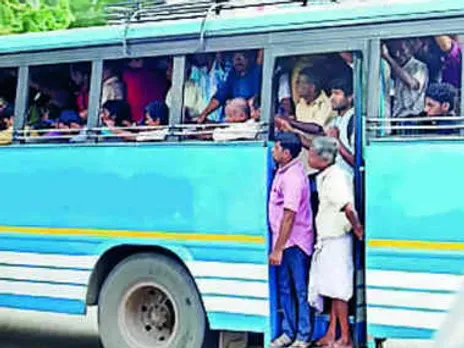 പോൺ സൈറ്റിന്റെ  സ്റ്റിക്കർ പതിപ്പിച്ചു സർവീസ് നടത്തി; തൃശൂരിൽ സ്വകാര്യ ബസ് കസ്റ്റഡിയിൽ 
