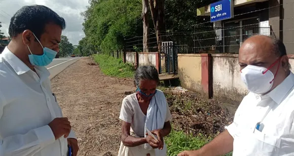 വയോധികയ്ക്ക് സാന്ത്വനമായി ഹ്യൂമന്‍ റൈറ്റ്സ് ഫൗണ്ടേഷന്‍ പാലക്കാട്