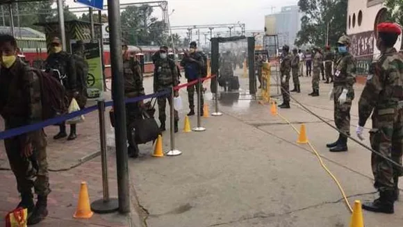 ഗു​ജ​റാ​ത്തി​ല്‍ മൂ​ന്ന് ക​ര​സേ​ന ഉ​ദ്യോ​ഗ​സ്ഥ​ര്‍​ക്ക് കോവിഡ് സ്ഥി​രീ​ക​രി​ച്ചു; സ​മ്പ​ര്‍​ക്കം പു​ല​ര്‍​ത്തി​യ 28 പേ​രെ ക്വാ​റ​ന്‍റൈ​നി​ല്‍ പ്ര​വേ​ശി​പ്പി​ച്ചു