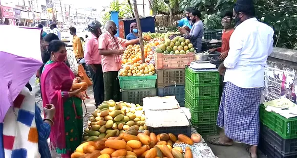 നാളെ വിഷു: വിഷു വിപണി പാലക്കാട് സജീവം...
