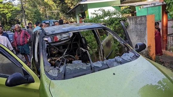 കൊല്ലത്ത് കാറിന് തീപിടിച്ച് പ്രാദേശിക മാധ്യമപ്രവര്‍ത്തകന് ദാരുണാന്ത്യം