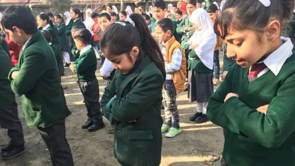 ഏഴു മാസങ്ങൾക്കുശേഷം കാശ്മീർ താഴ്വരയിൽ സ്‌കൂളുകൾ തുറന്നപ്പോള്‍ !