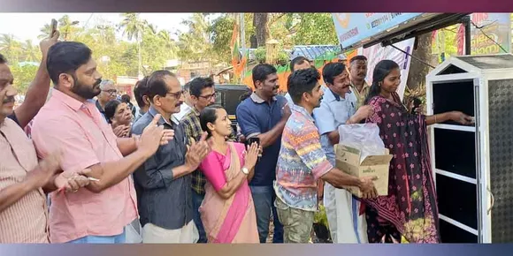 'അക്ഷയപാത്രം' ഭക്ഷണ ക്യാബിന്‍ പദ്ധതി മലമ്പുഴയിലും; മലമ്പുഴ മന്തക്കാട് 'അക്ഷയപാത്രം' എന്ന പേരില്‍ സ്ഥാപിച്ച ഭക്ഷണക്യാബിൻ ഗ്രാമപഞ്ചായത്ത് പ്രസിഡൻ്റ് സുമലത മോഹൻദാസ് ഉദ്ഘാടനം നിര്‍വ്വഹിച്ചു