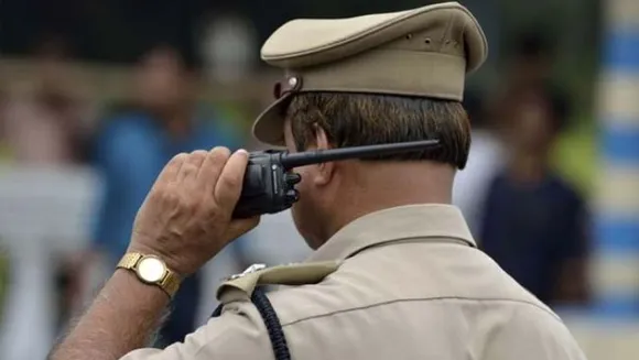 ഡ്യൂട്ടി സമയത്ത് മാസ്ക് ധരിച്ചില്ല: ദില്ലിയിൽ പൊലീസ് ഉദ്യോ​ഗസ്ഥനെ മുതിർന്ന ഉദ്യോ​ഗസ്ഥൻ ബാറ്റൺ ഉപയോ​ഗിച്ച് മർദ്ദിച്ചു