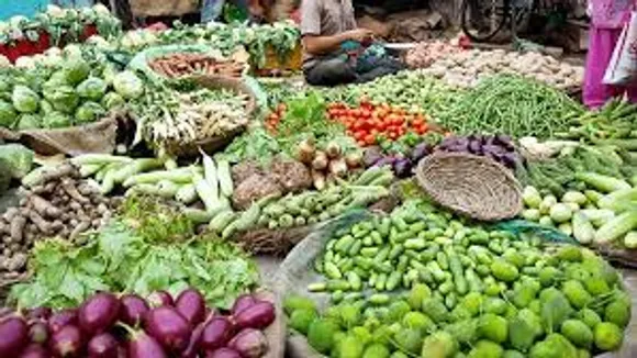 പച്ചക്കറി​ വി​ല കുതിക്കുന്നു; ഇഞ്ചി വില കി​ലോയ്ക്ക് 200 കഴിഞ്ഞപ്പോൾ തക്കാളിയും കൊച്ചുള്ളിയും 200 ലേക്ക്..