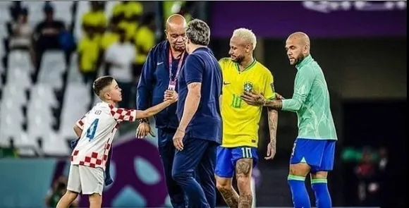 ക്രൊയേഷ്യയോട് തോറ്റ് ബ്രസീൽ; മൈതാനത്ത് വാവിട്ടു കരഞ്ഞ നെയ്മറെ ആശ്വസിപ്പിക്കാൻ എത്തിയത് ക്രൊയേഷ്യൻ നാലാം നമ്പർ കളിക്കാൻ പെരിസിക്കിന്റെ കുഞ്ഞു മകൻ; ഇതാണ് മനുഷ്വത്വം,ഇതാണ് സ്പോർട്സ്, ഇതാണ് യഥാർത്ഥ സ്പോർട്സ്മാൻ സ്പിരിറ്റ്! വൈറല്‍ കുറിപ്പ്‌