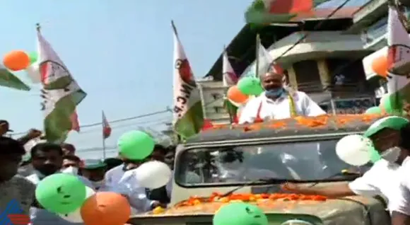 തുറന്ന ജീപ്പില്‍ ചെണ്ടമേളത്തിന്റെ അകമ്പടിയോടെ പാലായില്‍ മാണി സി കാപ്പന്റെ ശക്തി പ്രകടനം !