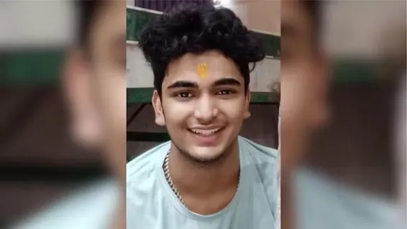 കാമുകിയോട് മോശമായി പെരുമാറിയത് ചോദ്യം ചെയ്തു; ഡല്‍ഹി യൂണിവേഴ്സിറ്റിയിലെ ആര്യഭട്ട കോളേജിന് പുറത്ത് വിദ്യാര്‍ത്ഥിയെ കുത്തിക്കൊന്നു