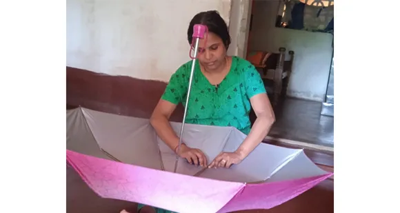 വർണക്കുടകളിൽ ജീവിതം തുന്നിയെടുക്കുന്ന അശ്വതിയെ നമുക്ക് സഹായിക്കാനാകും...