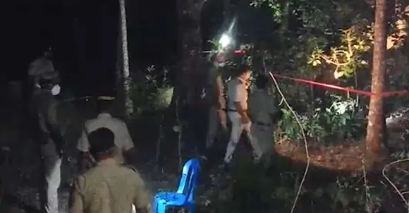 മൻസൂർ വധക്കേസിലെ രണ്ടാംപ്രതി രതീഷിന്റെ മരണത്തിൽ ദുരൂഹത: ആന്തരികാവയവങ്ങൾക്ക് ക്ഷതമേറ്റതായി പോസ്റ്റുമോർട്ടം റിപ്പോർട്ട്:  പോസ്റ്റുമോർട്ടം റിപ്പോർട്ടിലെ കണ്ടെത്തലിനു പിന്നാലെ അർധരാത്രി വടകര റൂറൽ എസ്.പി രതീഷിനെ തൂങ്ങിമരിച്ച നിലയിൽ കണ്ടെത്തിയ കശുമാവിൻ തോട്ടത്തിൽ പരിശോധന നടത്തി