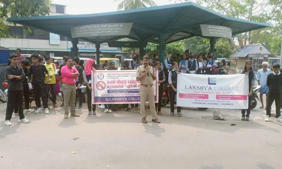 ചിറ്റൂർ എക്സൈസും ജനമൈത്രി പൊലിസും ലക്ഷ്യാ കോളജും സംയുക്തമായി ലഹരി വിരുദ്ധ ഫ്ലാഷ് മോബ് നടത്തി