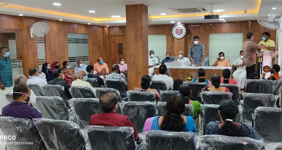 10 വിദ്യാലയങ്ങൾക്ക് സ്മാർട്ട് ഫോണുകൾ നൽകി സഹകരണ സ്ഥാപനം