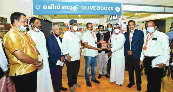 ഷെരീഫ് സാഗറിന്റെ 'വാരിയംകുന്നത്ത് കുഞ്ഞഹമ്മദ് ഹാജി' പ്രകാശനം ചെയ്തു