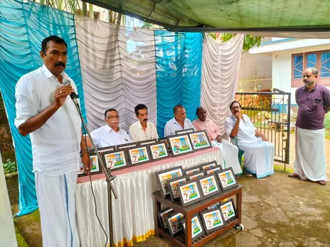 കാഞ്ഞങ്ങാട് മണ്ഡലം ഇരുപത്തിയാറാം വാർഡ് കോൺഗ്രസ് കമ്മിറ്റിയുടെ നേതൃത്വത്തിൽ എസ്എസ്എല്‍സി, പ്ലസ് ടു, കലാ-കായിക-സിനിമാ മേഖലകളിൽ കഴിവ് തെളിയിച്ച വിദ്യാർത്ഥികളെ അനുമോദിച്ചു