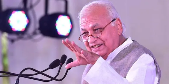 ബികോമിന് പഠിച്ചു തോറ്റ എസ്.എഫ്.ഐ നേതാവ് വ്യാജ സർട്ടിഫിക്കറ്റുമായി അതേ കോളേജിൽ എംകോമിന് ചേർന്നത് രാജ്യവ്യാപകമായി ഉന്നയിക്കാൻ ഗവർണർ. വൈസ്ചാൻസലറെ രാജ്ഭവനിൽ വിളിച്ചുവരുത്തി വിവരങ്ങൾ തേടി. നിയമവിരുദ്ധ പ്രവർത്തനത്തിനുമുള്ള പാസ്പോർട്ടാണ് എസ്എഫ്ഐ മെമ്പർഷിപ്പെന്നും സംസ്ഥാന സർക്കാർ വരും തലമുറയുടെ ഭാവി വച്ച് കളിക്കുന്നെന്നും രൂക്ഷവിമർശനം. ഉന്നതവിദ്യാഭ്യാസത്തിൽ വീണ്ടും സർക്കാർ- ഗവർണർ പോര്