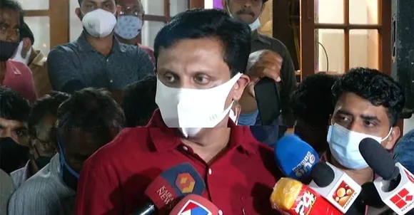 എകെജി സെന്ററിനെതിരായ ബോംബാക്രമണം; കോണ്‍ഗ്രസും ബിജെപിയും കേരളത്തില്‍ കലാപം സൃഷ്ടിക്കാന്‍ ശ്രമിക്കുന്നു: മന്ത്രി മുഹമ്മദ് റിയാസ്
