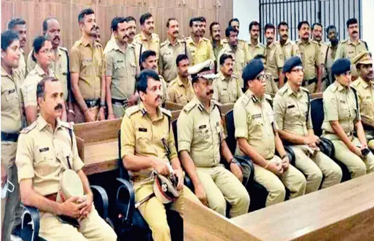 മാസ്‌ക്കില്ല, സാമൂഹിക അകലം ഇല്ല ; കോവിഡ് മാനദണ്ഡങ്ങള്‍ പാലിക്കാതെയുള്ള പൊലീസ് സ്റ്റേഷന്‍ ഉത്ഘാടനം വിവാദത്തില്‍