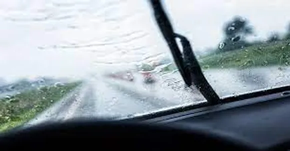 മഴക്കാലം ആസ്വദിച്ച് യാത്ര ചെയ്യുന്നതിന് വാഹനത്തെ ഡീഫോഗ് ചെയ്യാനുള്ള വഴികൾ എന്തൊക്കെയാണെന്ന് നോക്കാം.