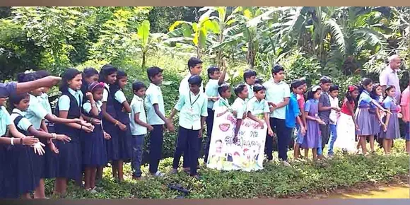 ഉഴുതുണ്ണുന്നവനെ തൊഴുതുണ്ണണം... മണ്ണാഴത്തിലേയ്ക്ക് വിത്തെറിഞ്ഞ് വിതയുത്സവം ആഘോഷമാക്കി വലവൂര്‍ ഗവണ്മെന്റ് യുപി സ്കൂളിലെ വിദ്യാർത്ഥികൾ