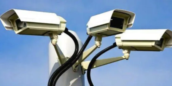 എഐ ക്യാമറ: റോഡ് നിയമലംഘനങ്ങള്‍ക്ക് നാളെ മുതല്‍ പിഴ ചുമത്തും, മൂന്ന് പേരുമായി ഇരുചക്രവാഹനത്തില്‍ പോകുമ്പോള്‍ ഒരാള്‍ 12 വയസ്സിന് താഴെയുള്ള കുട്ടിയാണെങ്കില്‍ പിഴയില്‍ നിന്ന് ഇളവ് ലഭിക്കും