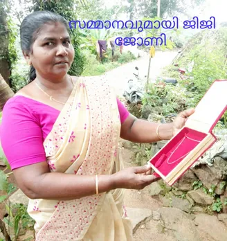 കട ഉദ്ഘാടനം കാണാൻ പോയ കൗൺസിലർ ഉദ്ഘാടകയായി; സ്വർണ്ണമാല സമ്മാനവും!