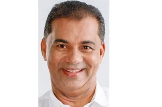 മണ്ഡലത്തിലെ എല്ലാ ക്ലബ്ബുകളേയും ഉള്‍പ്പെടുത്തി എംഎല്‍എ ട്രോഫി എന്ന പേരില്‍ ഫുട്‌ബോള്‍ ടൂര്‍ണമെന്റ് നടത്തും; 2022ലെ പ്രഥമ ടൂര്‍ണമെന്റില്‍ വിജയിക്കുന്ന ടീമിന് ഖത്തറില്‍ നടക്കുന്ന ലോകക്കപ്പ് അവിടെ പോയി നേരില്‍ കാണാന്‍ അവസരം ! വാഗ്ദാനവുമായി കൊണ്ടോട്ടിയിലെ എല്‍ഡിഎഫ് സ്ഥാനാര്‍ത്ഥി