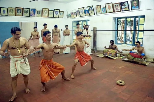 ഗുരുവായൂരിൽ കലാകാരന്മാർ പരിശീലനം തുടങ്ങി കൃഷ്ണനാട്ടം കളി സെപ്റ്റംബർ ഒന്നു മുതൽ