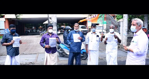 വനം കൊളളക്കെതിരെ സംസ്ഥാന വ്യാപകമായി നടത്തുന്ന സമരത്തിൻറെ ഭാഗമായി പാലക്കാട് സിവിൽ സ്റ്റേഷനു മുൻപില്‍ ബിജെപി പ്രതിഷേധ ധർണ്ണ നടത്തി