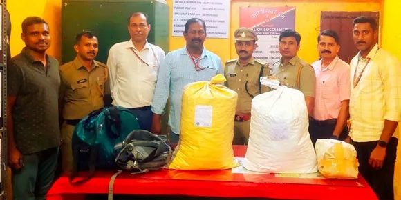 പാലക്കാട്‌ റെയിൽവേ സ്റ്റേഷനിൽ വൻ കഞ്ചാവ് വേട്ട; പാലക്കാട്‌ ആ൪പിഎഫ് ക്രൈം ഇന്റലിജൻസ് ബ്രാഞ്ചും പാലക്കാട്‌ എക്സൈസും സംയുക്തമായി നടത്തിയ പരിശോധനയിൽ 28 കിലോ കഞ്ചാവു പിടികൂടി