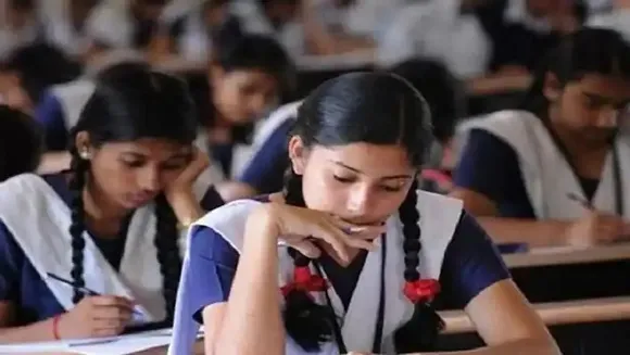  പ്ലസ് വൺ മാതൃകാ പരീക്ഷകൾ ജൂൺ രണ്ടു മുതൽ ഏഴു വരെയും പൊതു പരീക്ഷ ജൂൺ 13 മുതൽ 30 വരെയും നടത്തും