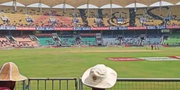 എടുത്താല്‍ പൊങ്ങാത്ത നികുതിയും അതിന്‍റെ പത്തിരട്ടി വരുന്ന ശമ്പളവും മറ്റാനുകൂല്യങ്ങളും നാടിന്‍റെ ശാപമാണ്. കേരളത്തില്‍ വിദേശനിക്ഷേപമില്ല, ഇവിടെയുള്ളത് പുറത്തേക്ക് പോവുകയും ചെയ്യുന്നു. കണക്കില്ലാത്ത നികുതി കാരണം ക്രിക്കറ്റ് കാണാന്‍ പോലും ആളെ കിട്ടിയില്ല. ഇവിടെ ജനം ബാങ്കിലിട്ട പണം പോലും തിരിച്ചു കിട്ടില്ല - അയല്‍ സംസ്ഥാനങ്ങളുടെ വളര്‍ച്ച കാണാതെ പോകരുത് നാം...