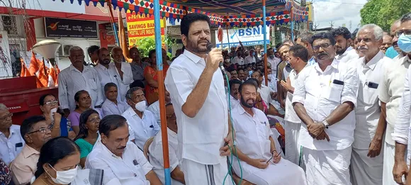 നരേന്ദ്ര മോദിയെപ്പോലെ മതേതര വിരുദ്ധ വൃക്ത്തിയെ വേറെകാണാനാവില്ല - വി.കെ ശ്രീകണ്ഠൻ എംപി